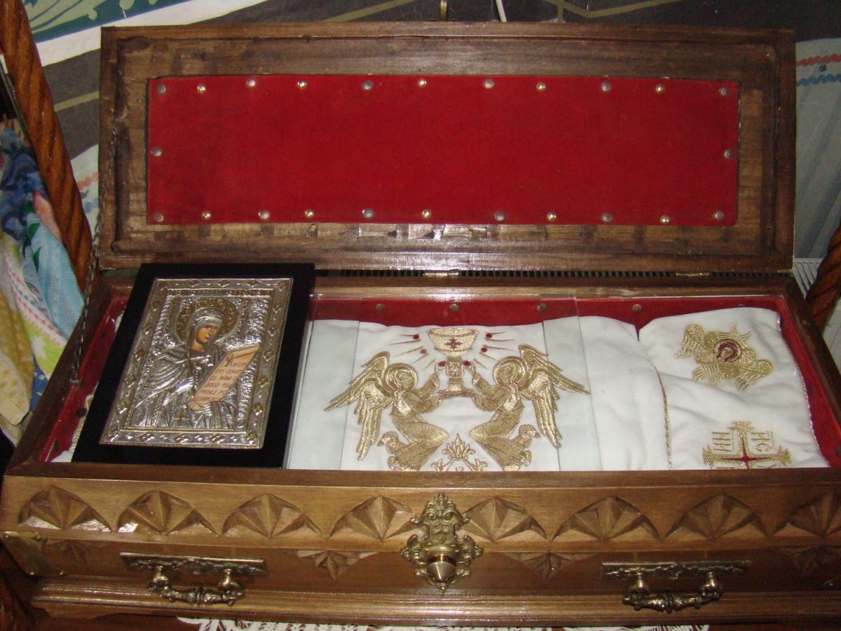 Veștmânt care a acoperit Sfintele Moaște ale Cuvioasei Parascheva de la Iași